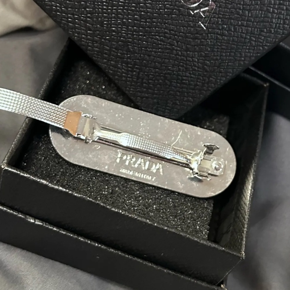 Authentic PRADA Logo hair clip - Picture 5 of 8